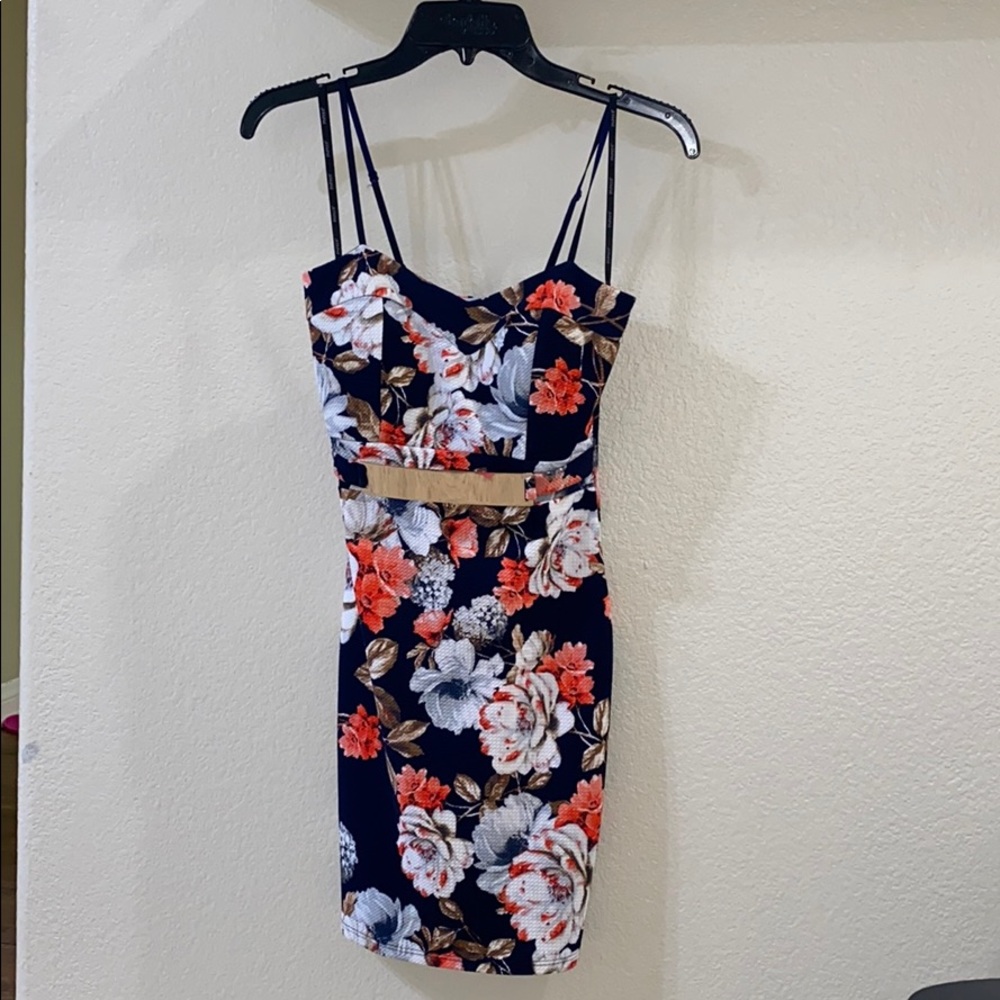 ♥️Super cute flower print short dress w/gol…